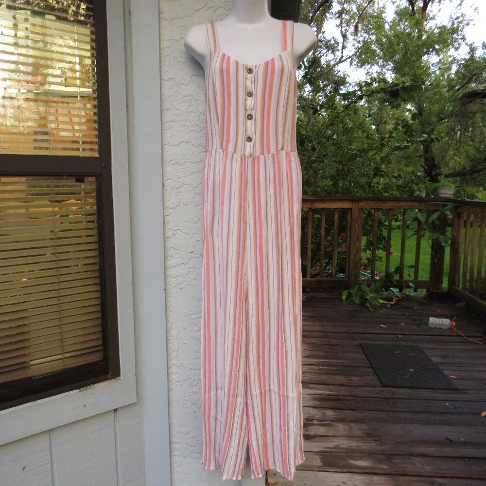 This pretty size 16 Jumpsuit is in very good condition. It measures 21" from arm